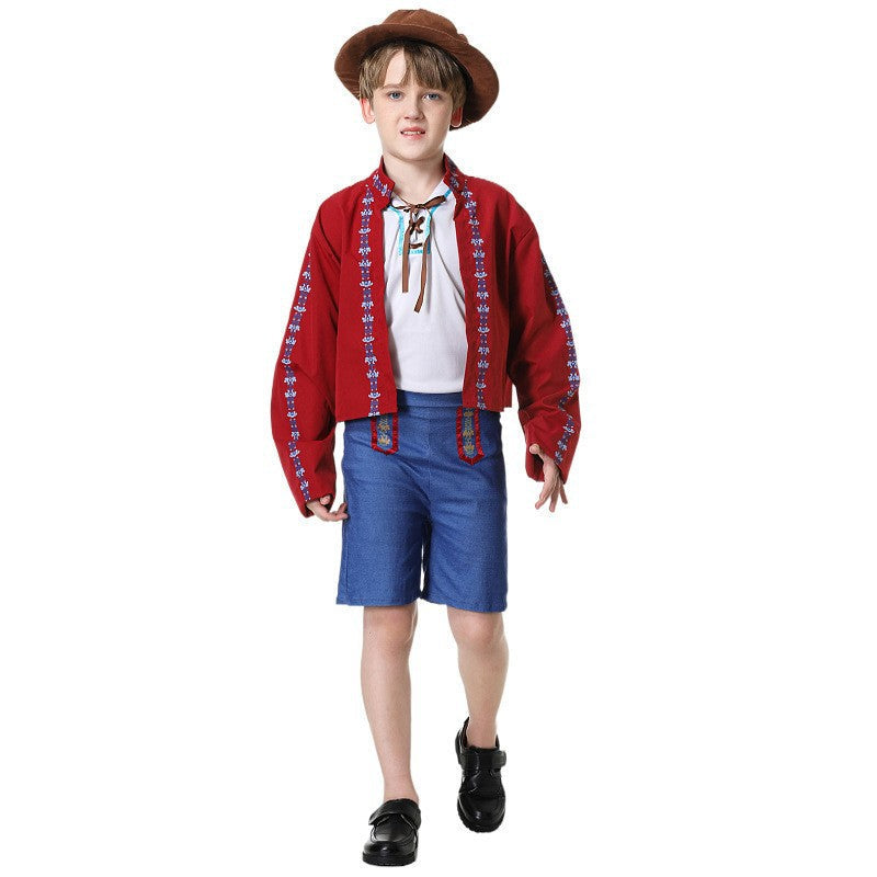 Traditionelles Trachtenoutfit für Jungen mit Hut