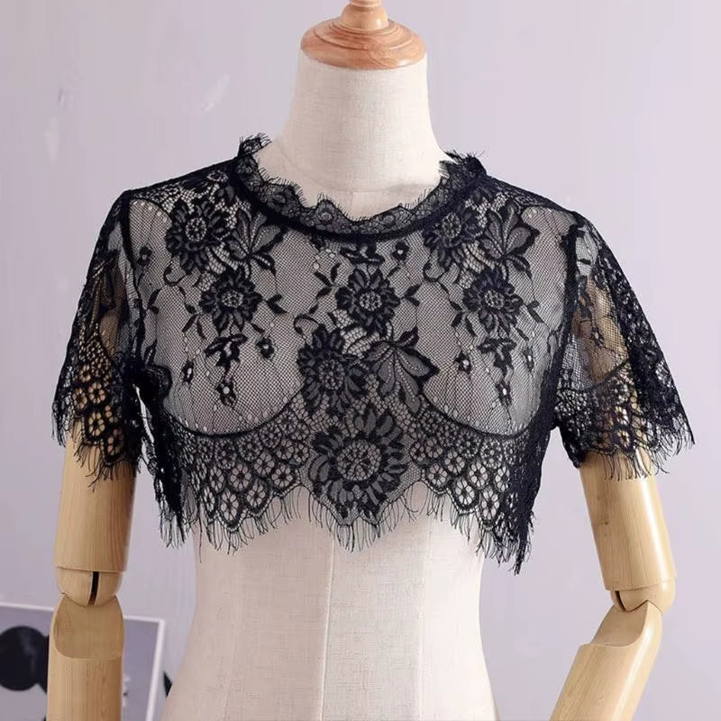 Dirndlbluse für Damen mit kurzen Ärmeln