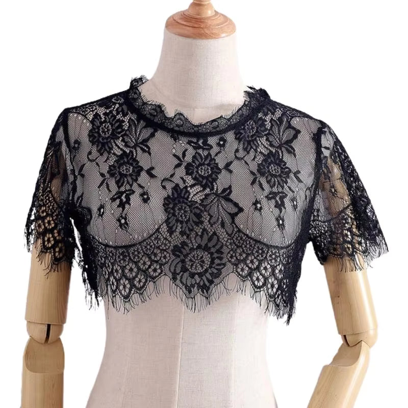 Dirndlbluse für Damen mit kurzen Ärmeln