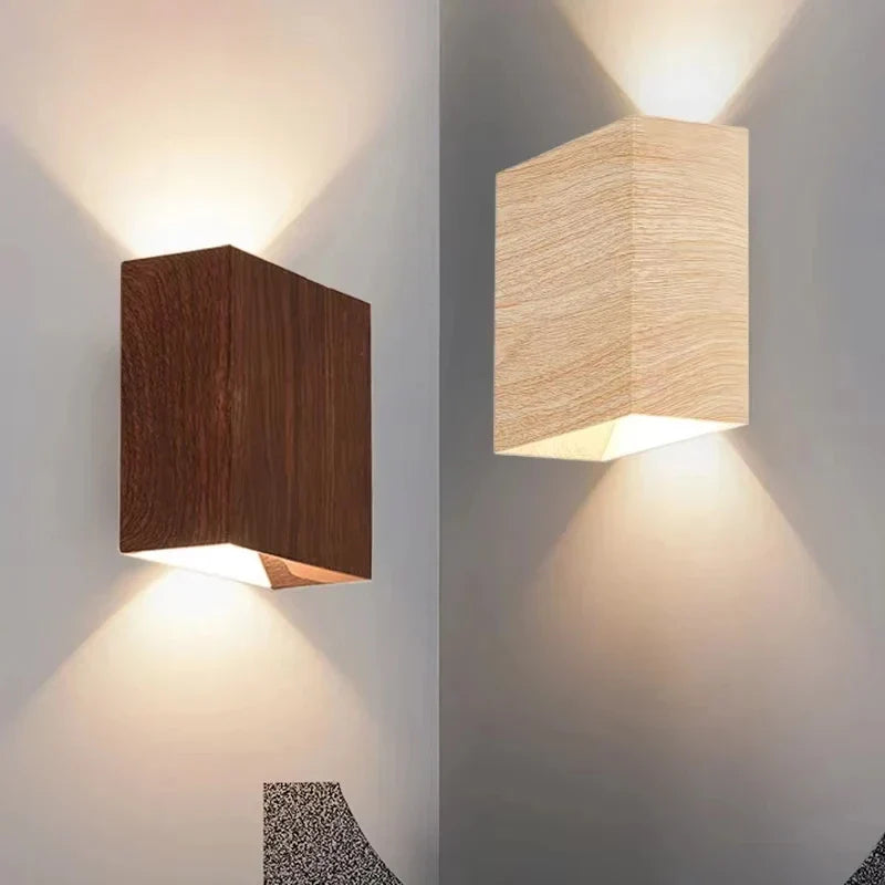Mureto - Wandleuchte aus Holz, nach oben und unten gerichtet