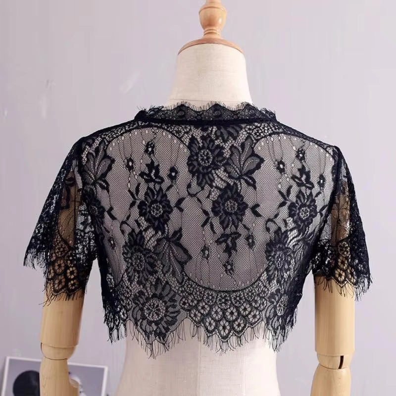 Dirndlbluse für Damen mit kurzen Ärmeln