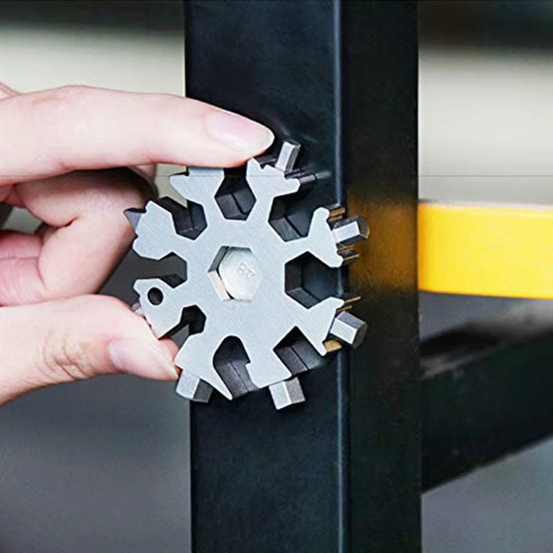 FrostWrench - 18-in-1 Schneeflocken-Multitool-Schlüssel mit Sechskant- und Achteckfunktionen