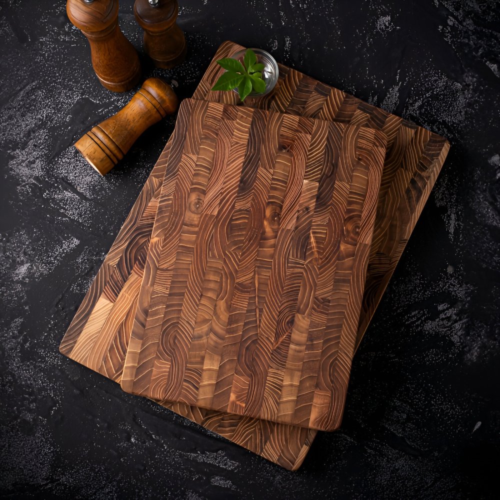 Teakholz - Schneidebrett 34x24x2,5 cm mit Griff