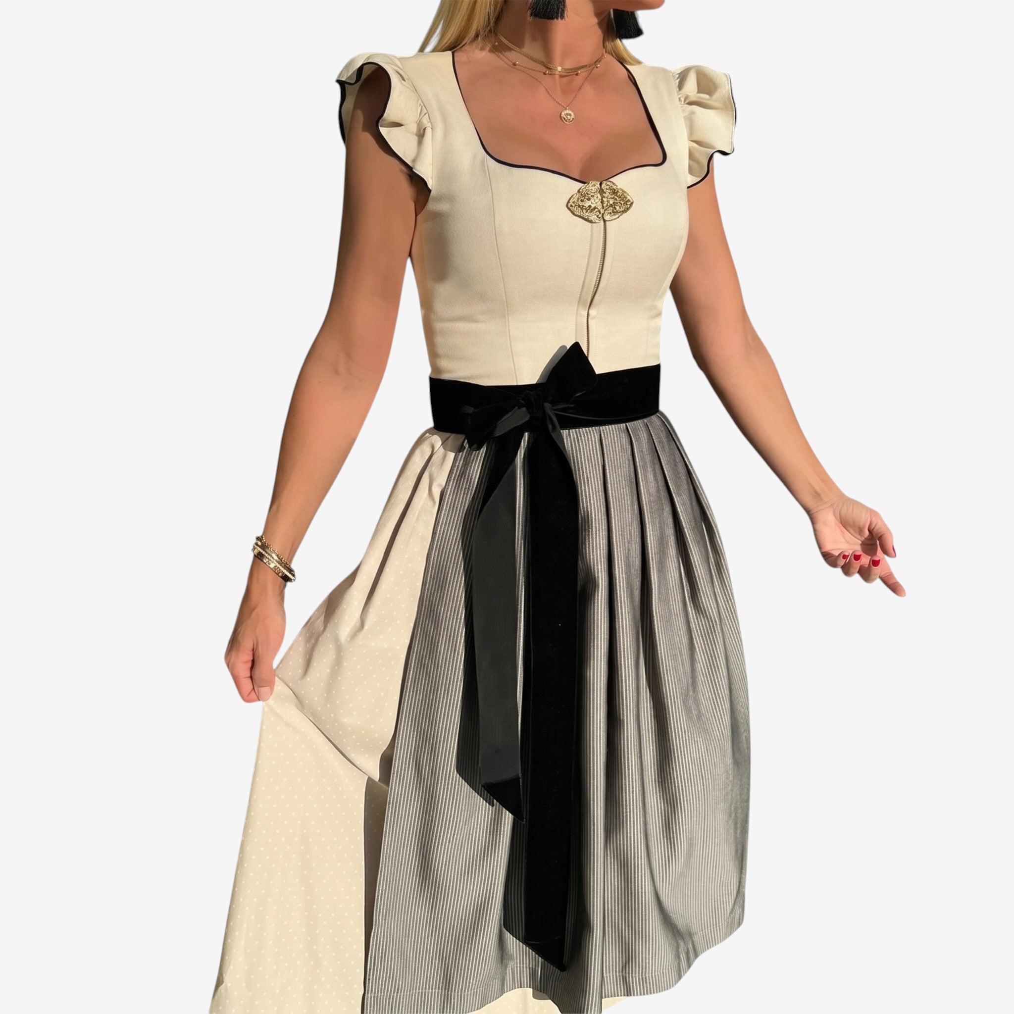 Traditionelles Dirndl für Damen mit modernen Akzenten