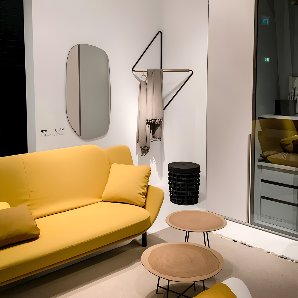 Triad Garderobenständer - Geometrische Mehrzweck Garderobe aus Metall