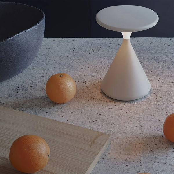 Tabla - Kabellose Tischleuchte in Sanduhrform aus Aluminium