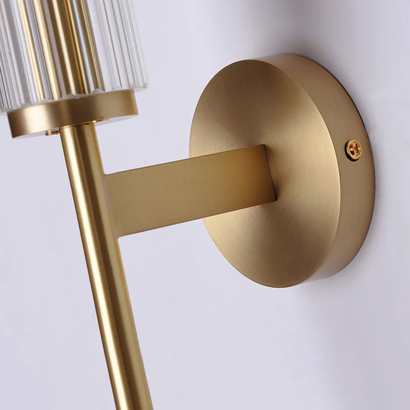 Mureto - Goldene Wandleuchte mit klarem Glasschirm und