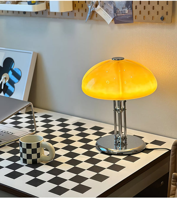 Lino - Bauhaus-Pilz-Tischleuchte mit bernsteinfarbenem