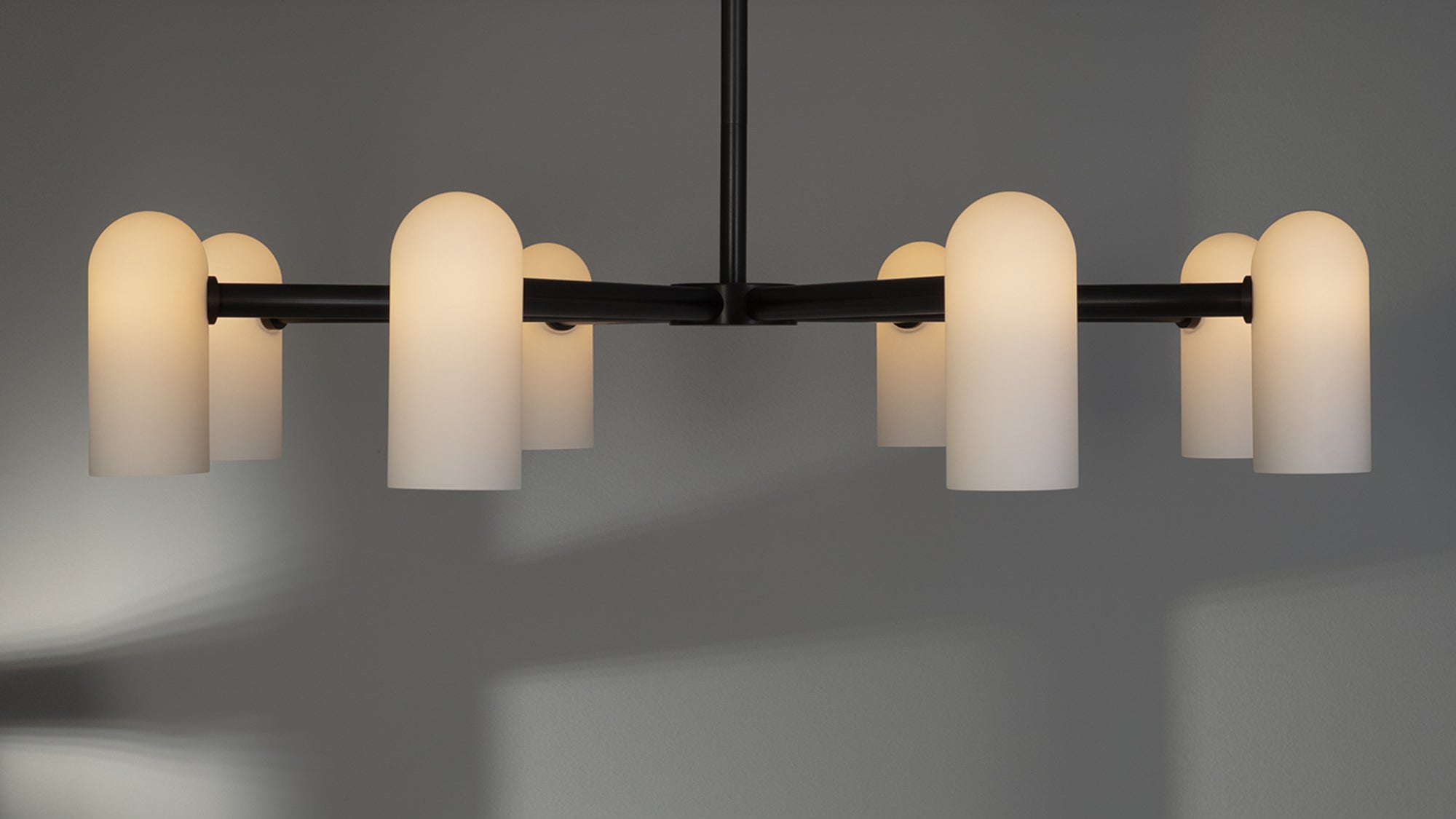 Rondea - Runder Kronleuchter, Metall/Glas