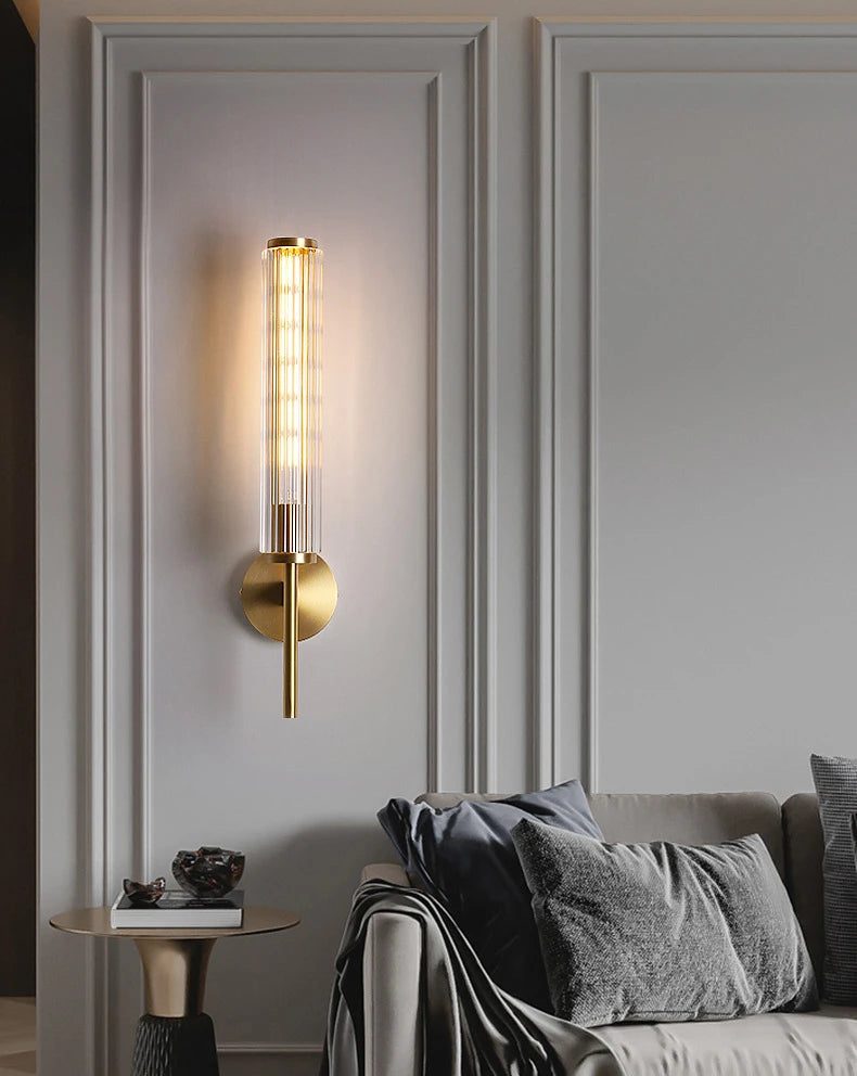 Mureto - Goldene Wandleuchte mit klarem Glasschirm und