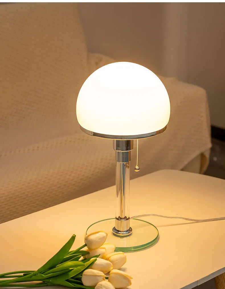 Focalia - Bauhaus Tischlampe mit Mattglaskugel