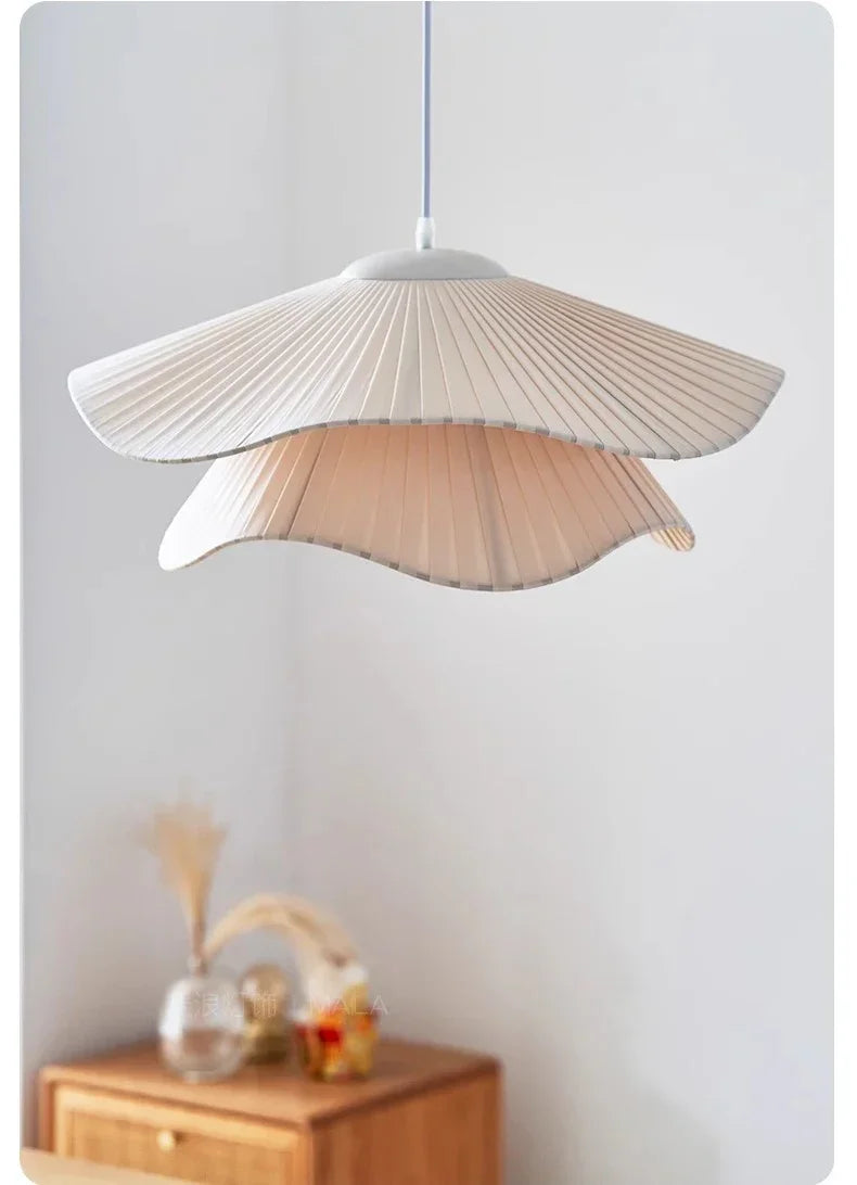 Nordische - LED-Pendelleuchte mit Stoffschirm und
