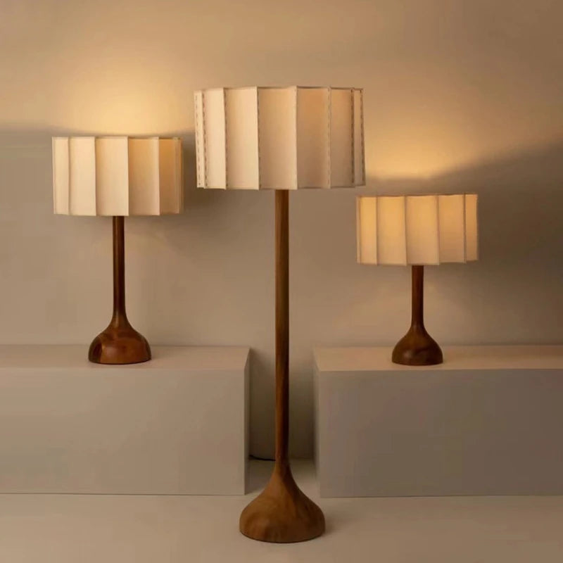 Wabi - Sabi Stehleuchte aus Holz mit Stoffschirm