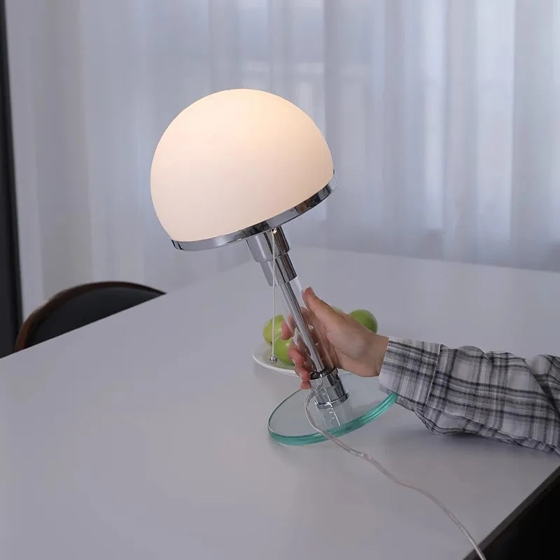 Focalia - Bauhaus Tischlampe mit Mattglaskugel
