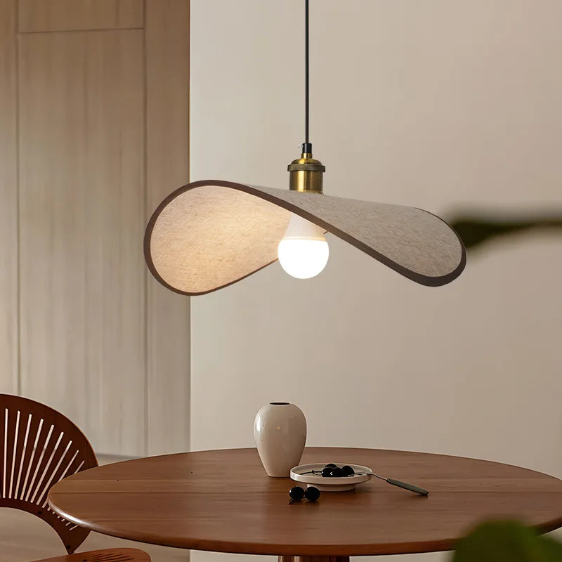 Solara - Wabi-Sabi-Strohhut-Hängeleuchte mit warmem Licht