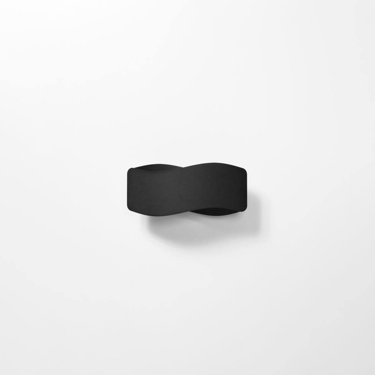 TILA - 30 Wandleuchte, schwarz
