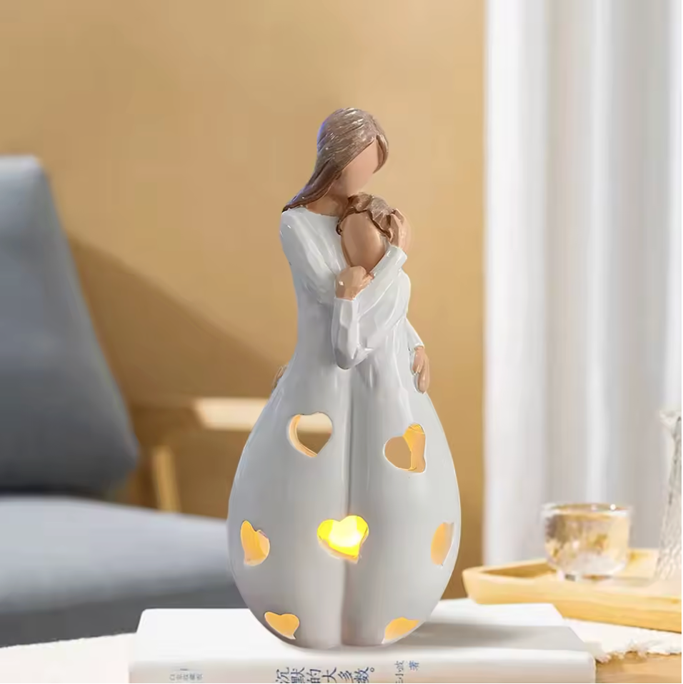 Romantische - Tischleuchte aus beigefarbenem Kunstharz