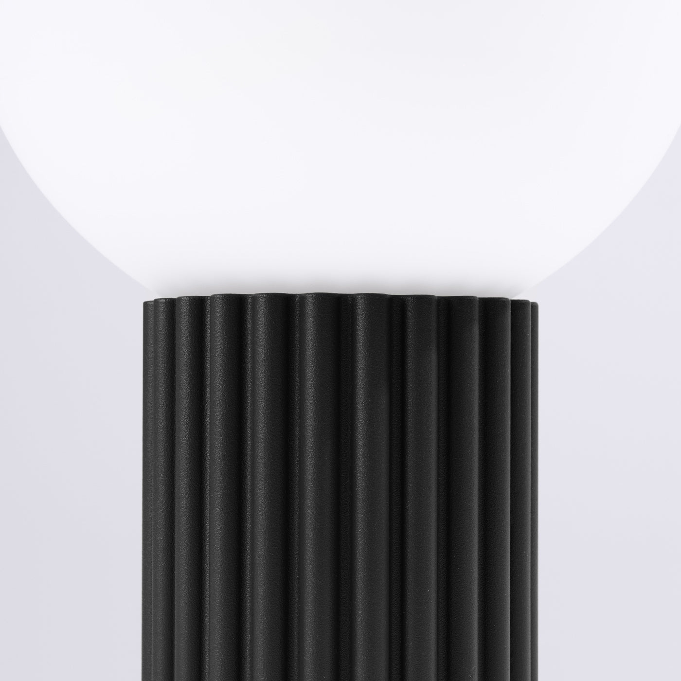 Mesalux - Schwarze Tischleuchte mit mattiertem Glas