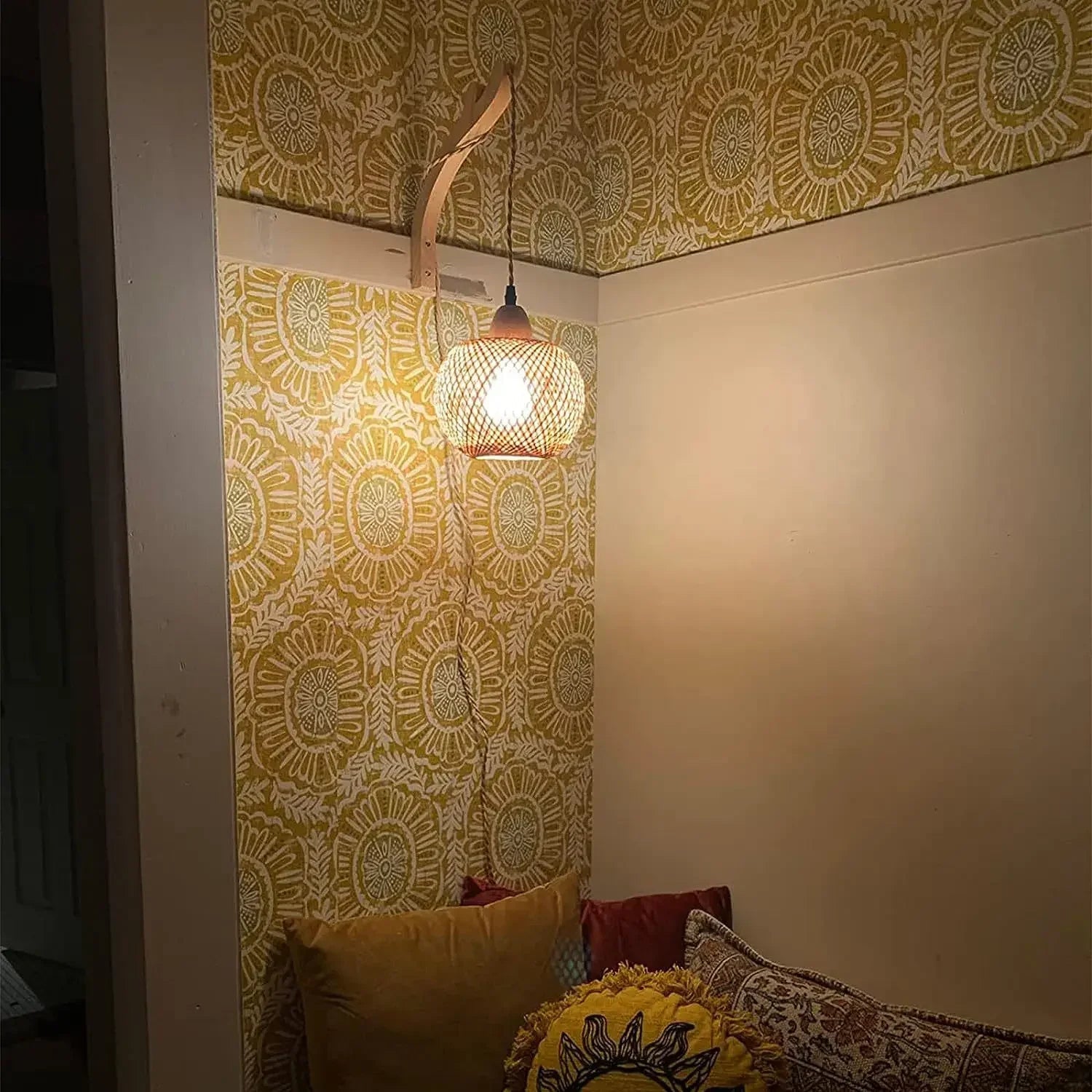 Handgeflochtene - Wandleuchte aus Bambus-Rattan