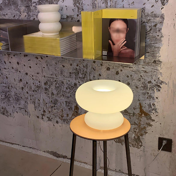 Donutförmige - Tischleuchte aus Glas und Metall