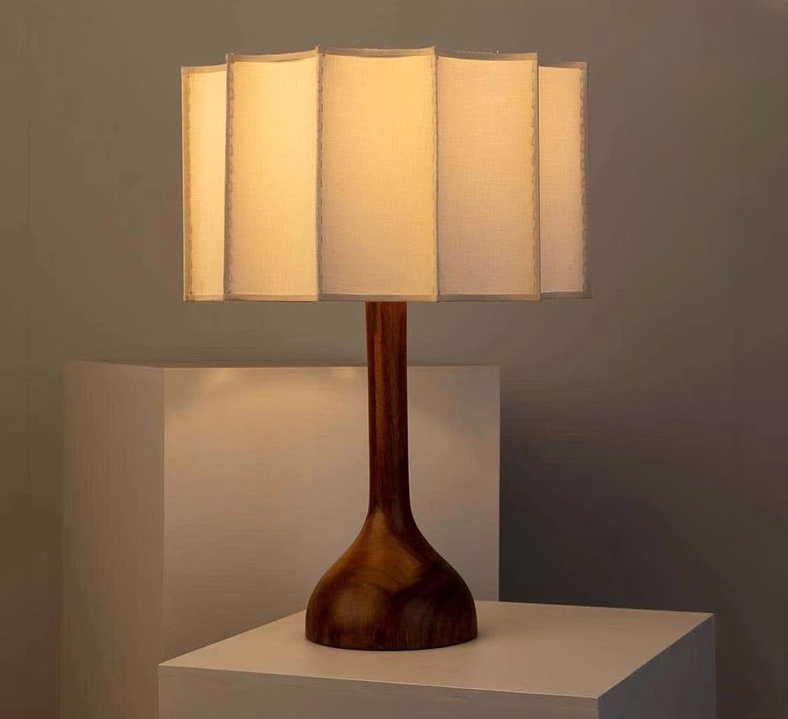 Wabi - Sabi Stehleuchte aus Holz mit Stoffschirm