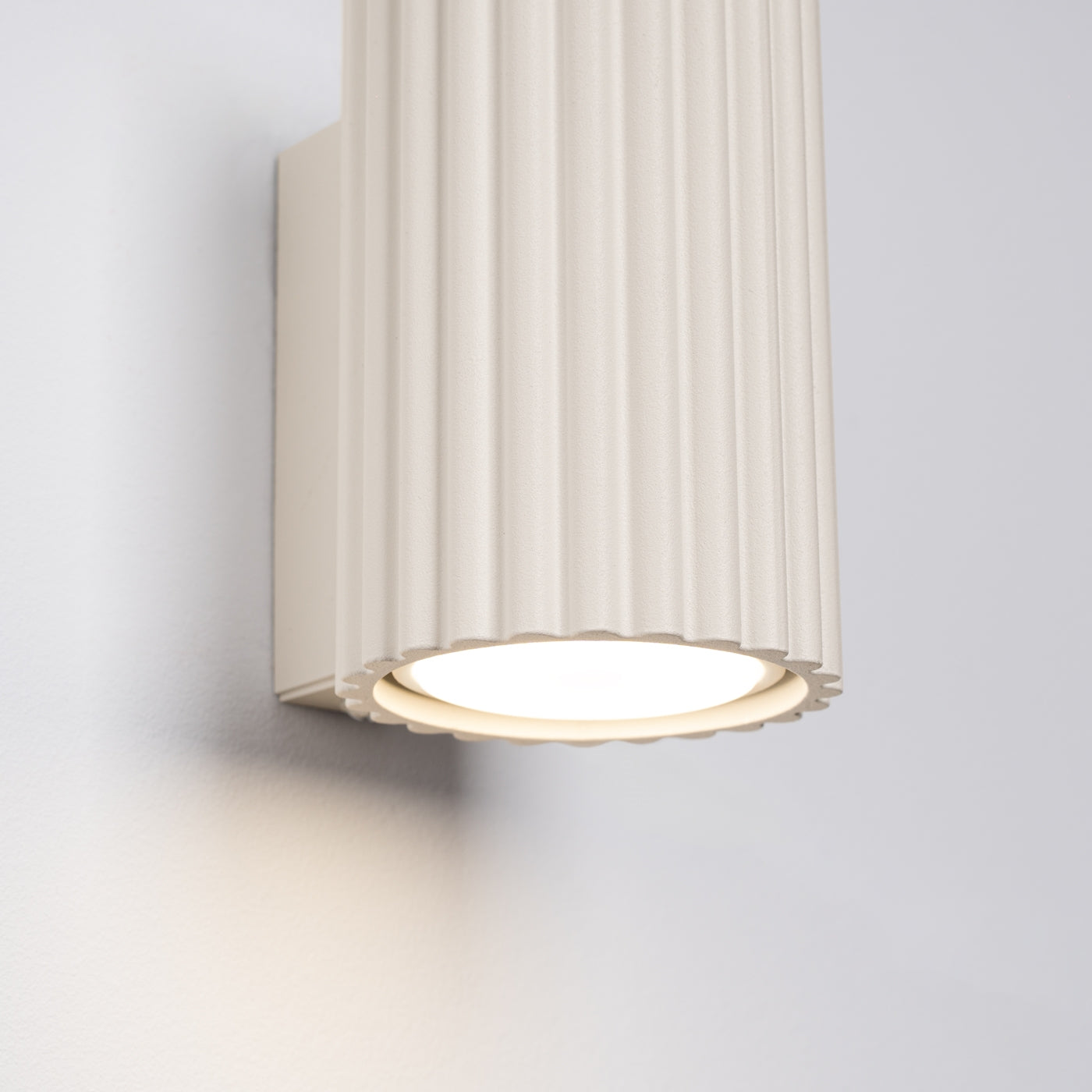 Carbon - Wandleuchte Carbon 10 Beige aus Aluminium