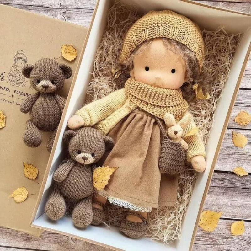 TaleSprout - Handgefertigte Waldorf-Puppe aus Weichen Naturmaterialien