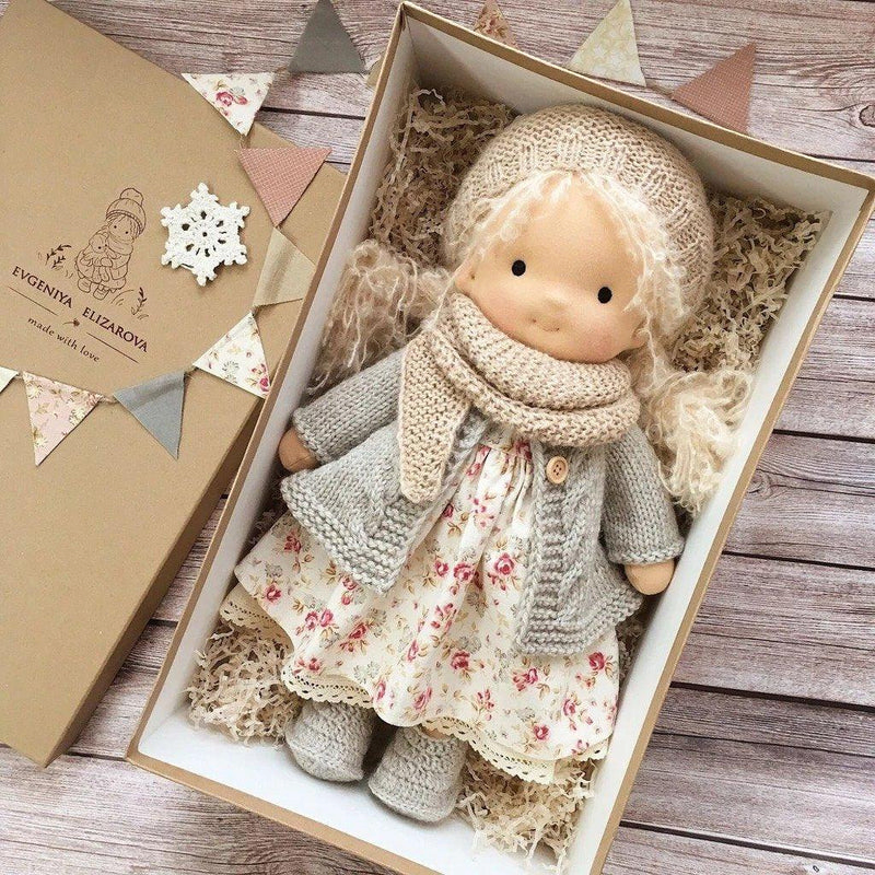 TaleSprout - Handgefertigte Waldorf-Puppe aus Weichen Naturmaterialien