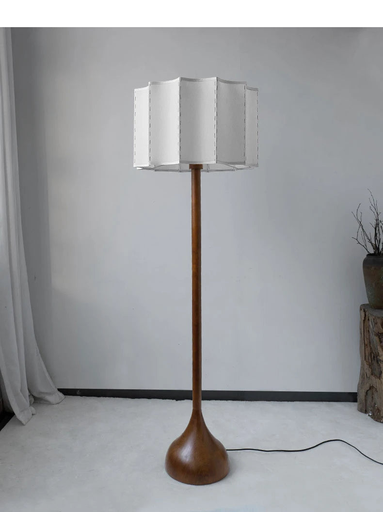 Wabi - Sabi Stehleuchte aus Holz mit Stoffschirm