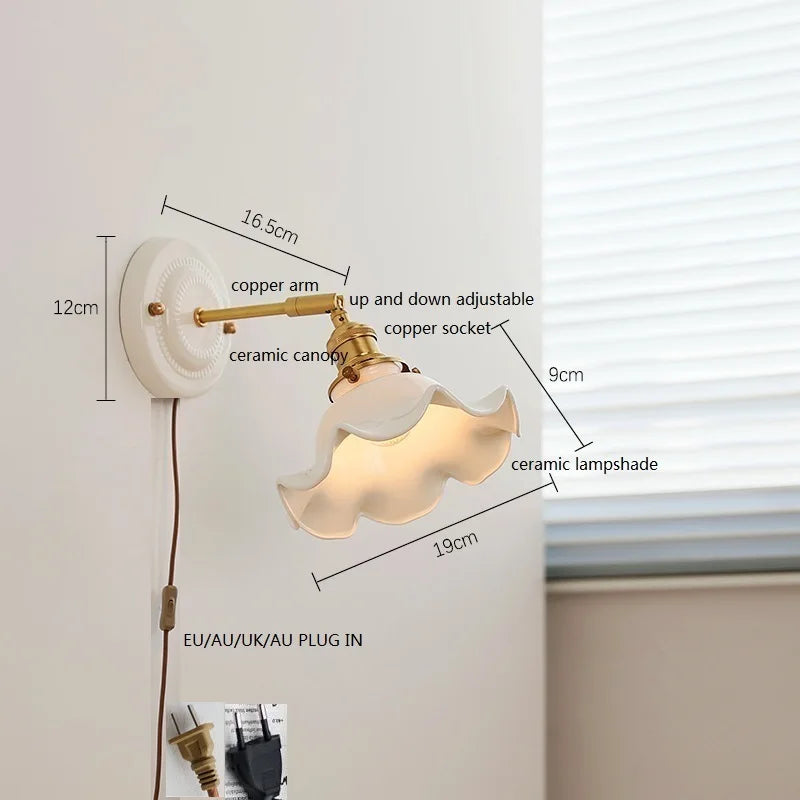 Parietta - LED-Wandleuchte mit Keramikschirm und Kupferarm
