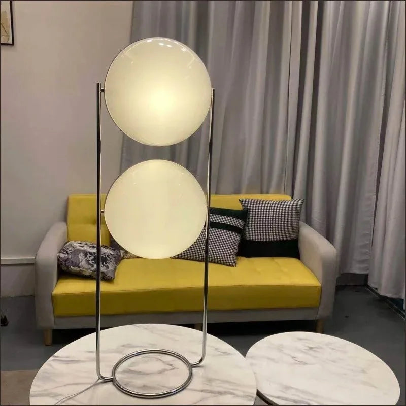 Taliara - Art-déco-LED-Kugel-Stehleuchte mit Marmorsockel