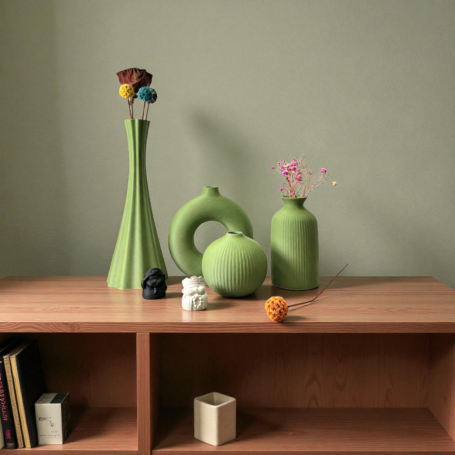 PlastikvaseSet mit geschwungenen Formen und matter Oberfläche Moderner dekorativer Akzent für Zuhause