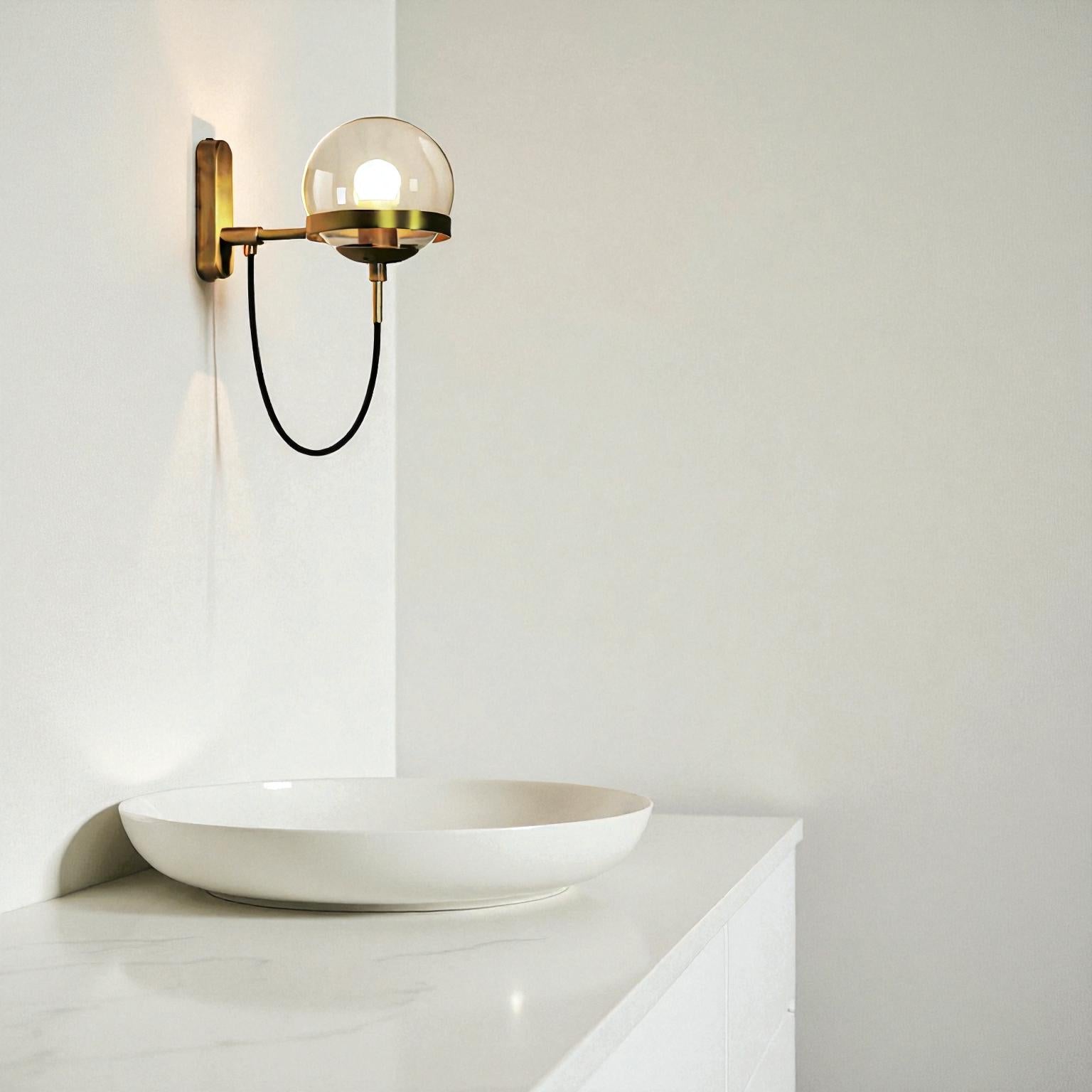 Industrielle Wandlampe aus Eisen und Glas für stilvolle, funktionale Beleuchtung