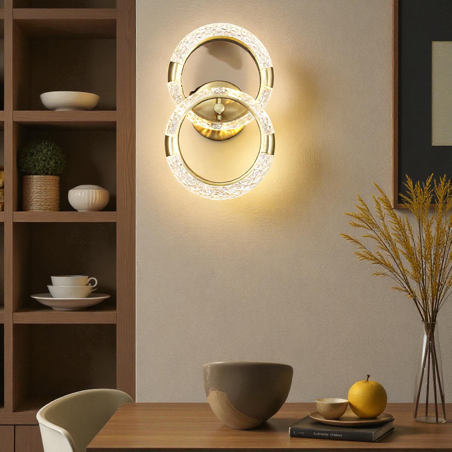 Runde LED-Wandleuchte mit Gold-Finish für warmes und modernes Stimmungslicht