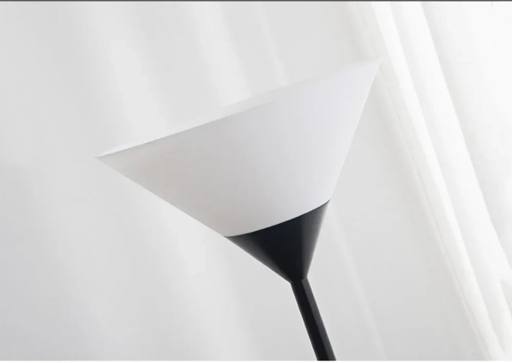 LumiArc - minimalistische LED-Stehleuchte