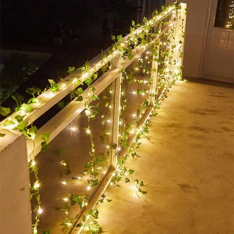 Ketta - Solarbetriebene Lichterkette mit Blumen und Blättern