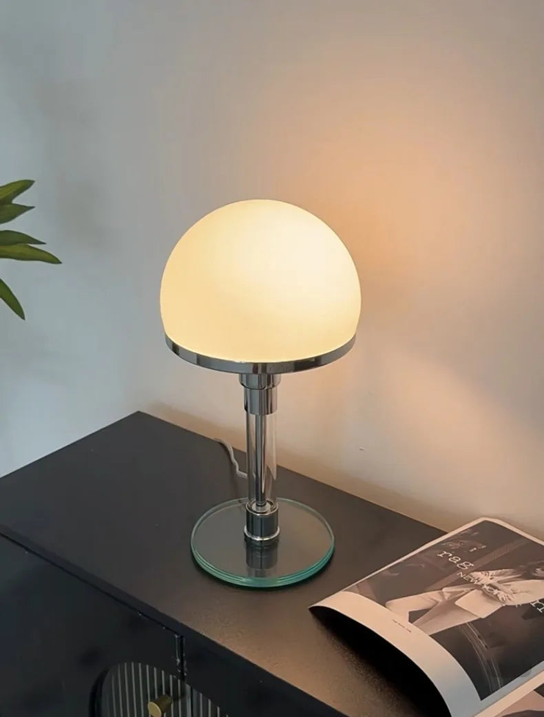 Focalia - Bauhaus Tischlampe mit Mattglaskugel