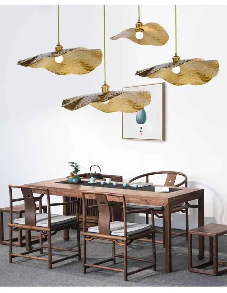 Lucero - Goldene Pendelleuchte im Lotusblatt-Design mit