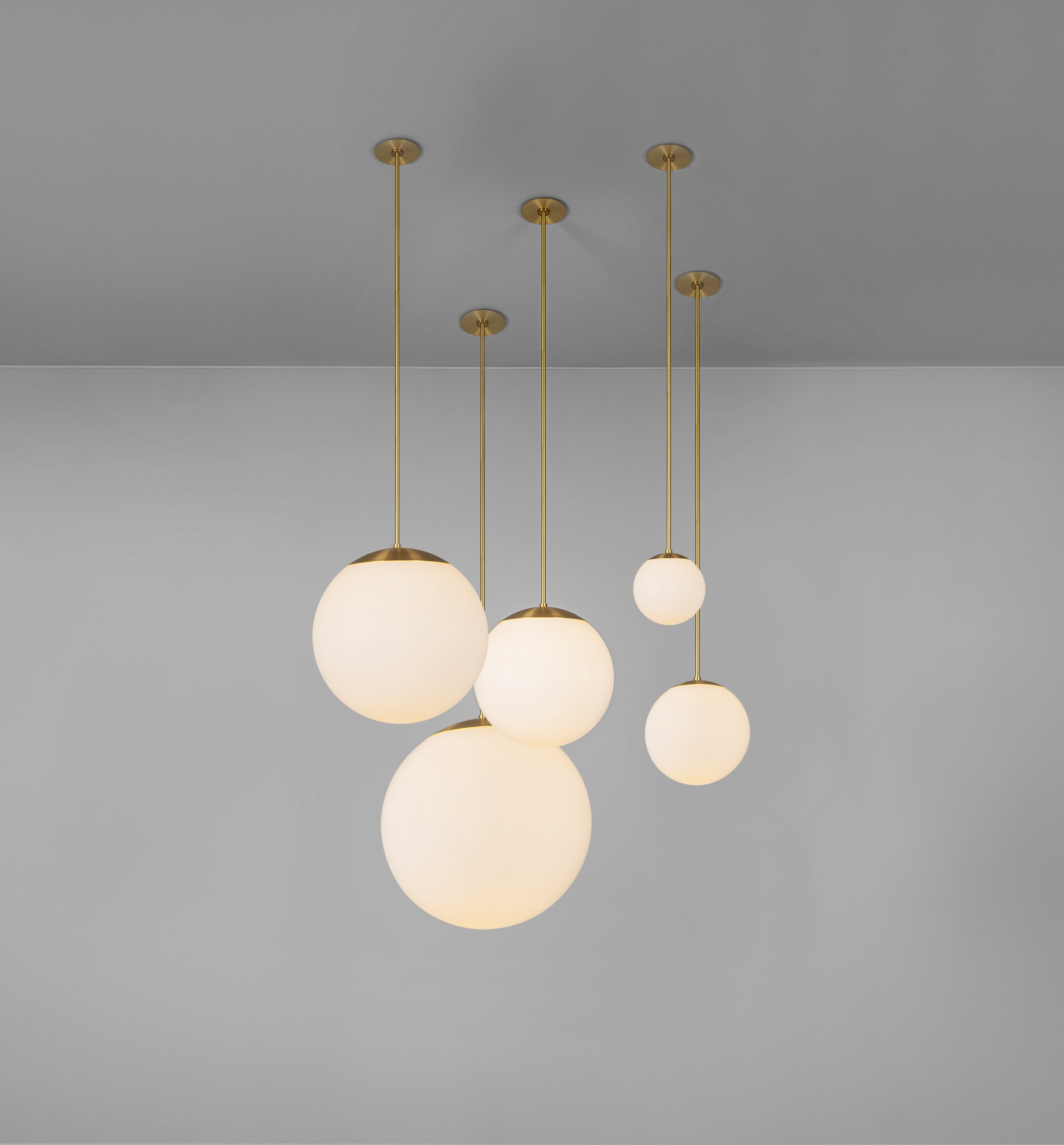 Solara - Pendelleuchte mit Kugelform aus Opalglas
