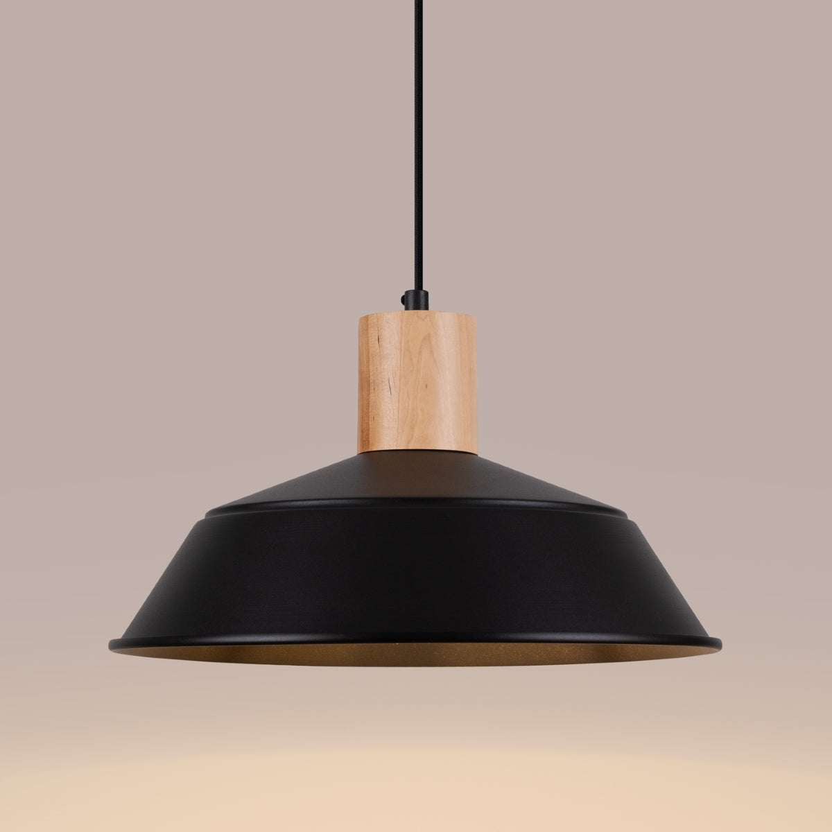 Stella - Schwarze Pendelleuchte mit Holzelementen