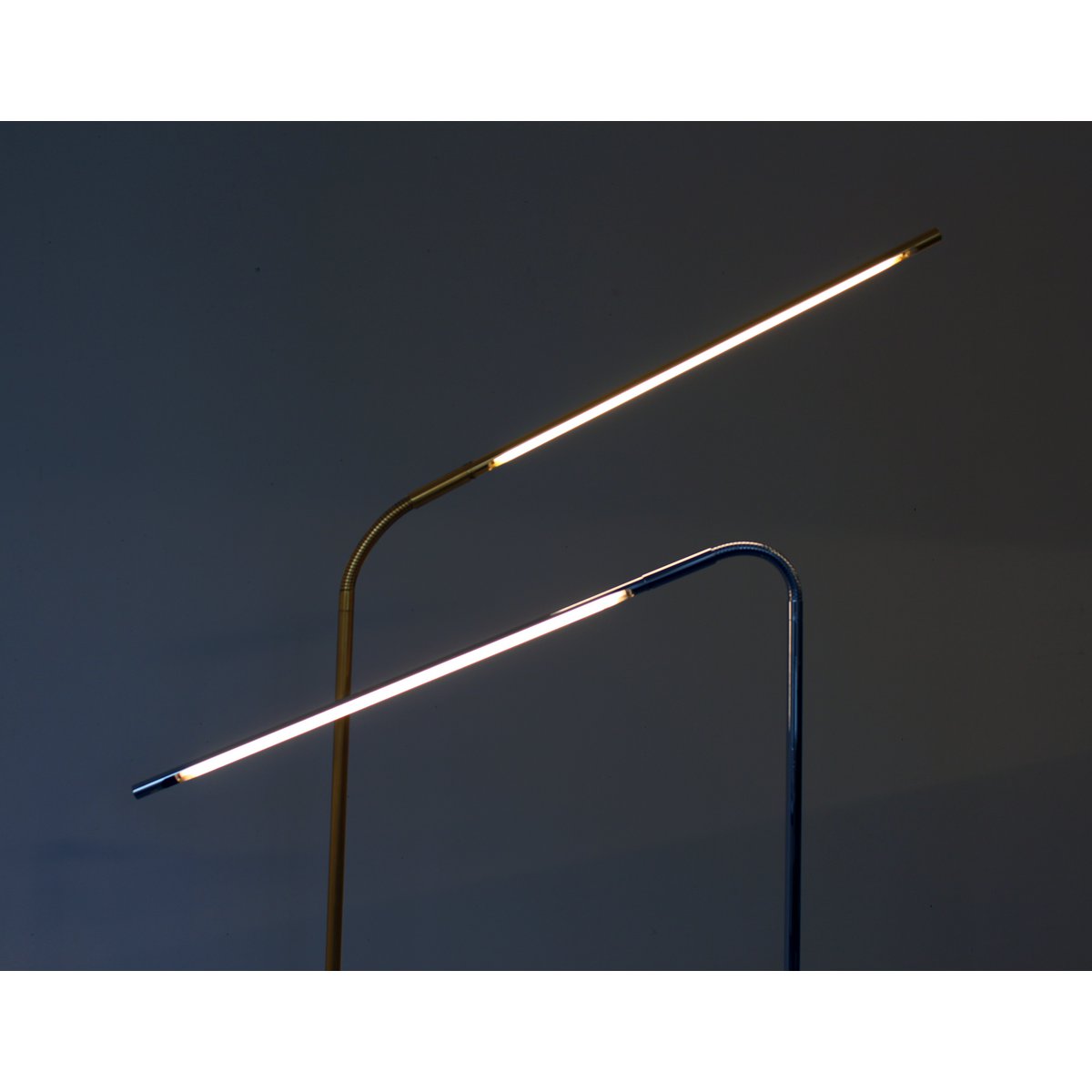 Betec - Acus Stehleuchte mit Messing-Lichtnadel