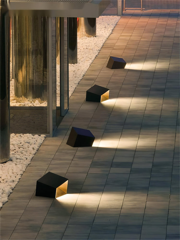 Solix - Solar-Gartenleuchte in Würfelform, Schutzart IP65,