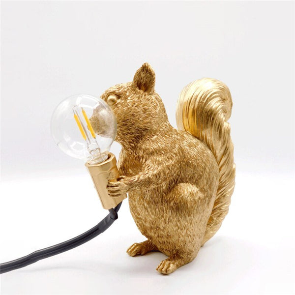 Nordische - Eichhörnchen-Tischleuchte aus Kunstharz