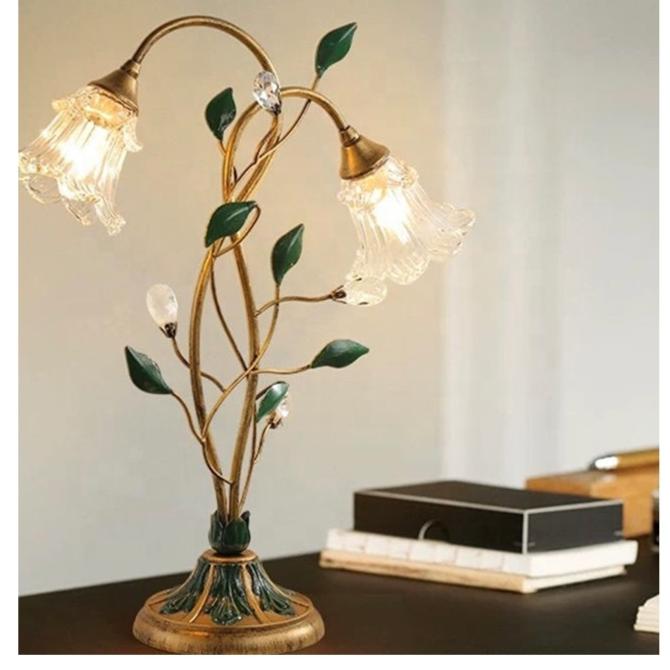 Französische - Tischleuchte mit Blumenmuster aus Glas und