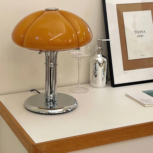 Lino - Bauhaus-Pilz-Tischleuchte mit bernsteinfarbenem