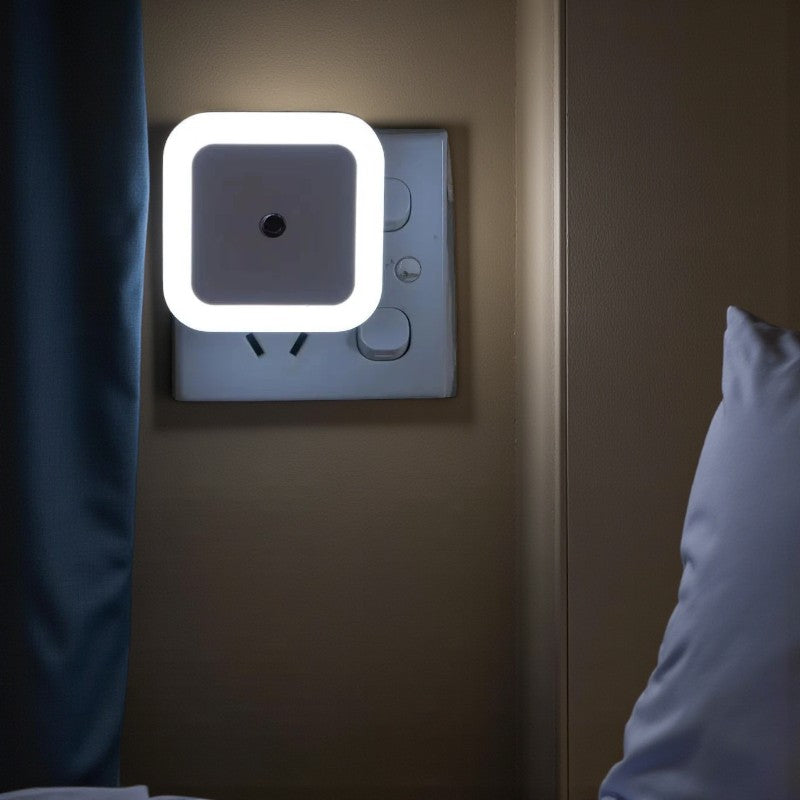 LED-Bewegungssensor-Nachtlicht mit modernem quadratischem automatischem Beleuchtungsdesign