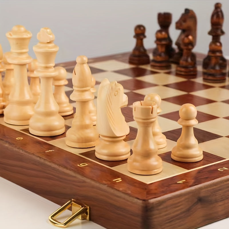 ChessCove - Klappbares Schachset aus Holz mit geschnitzten Figuren und Aufbewahrungsfächern