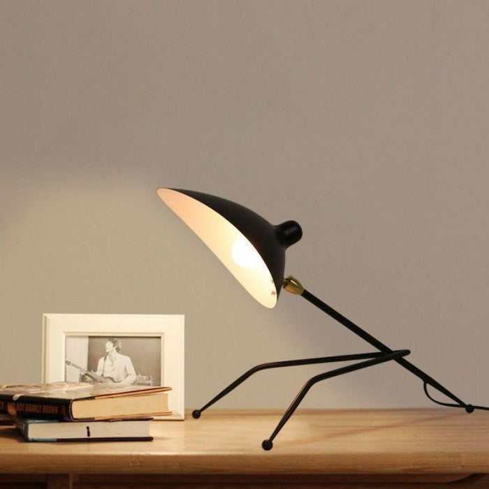 Verstellbare - Tischlampe mit Dreibeinfuß