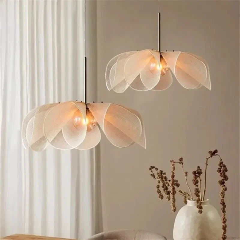 SabiFlora - Stoff-Hängelampe Wabi-Sabi Blumenform, E27 LED