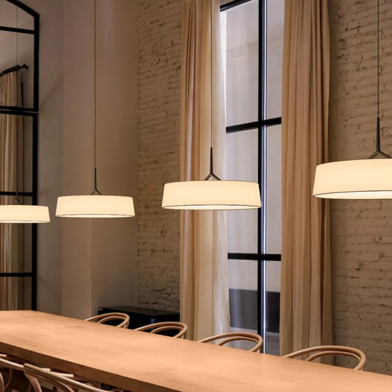 Minimalistische - LED-Pendelleuchte mit Stoffschirm